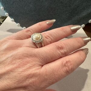 Pearl Halo Silver tone Fashion  Ring in Cream and Silver